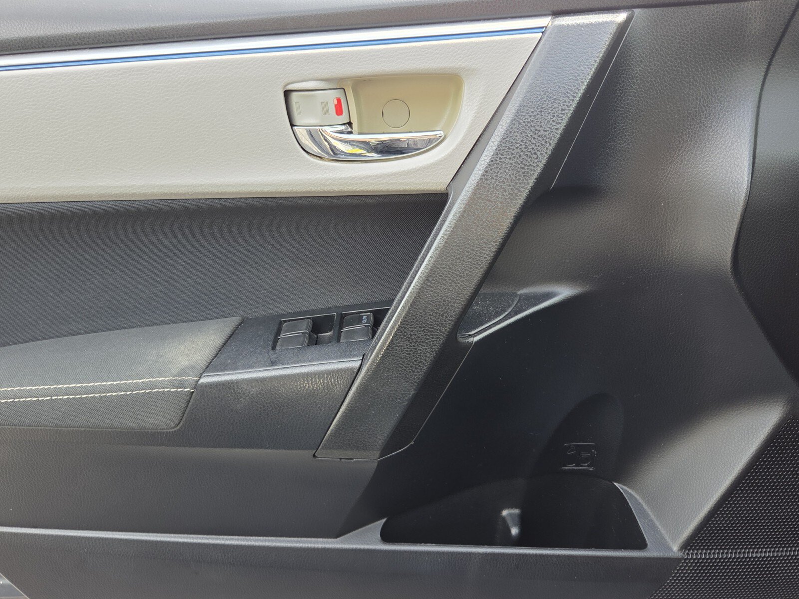 Used 2016 Toyota Corolla LE FWD image 31
