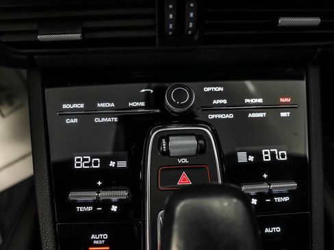Used 2022 Porsche Cayenne Platinum Edition AWD/4WD image 17