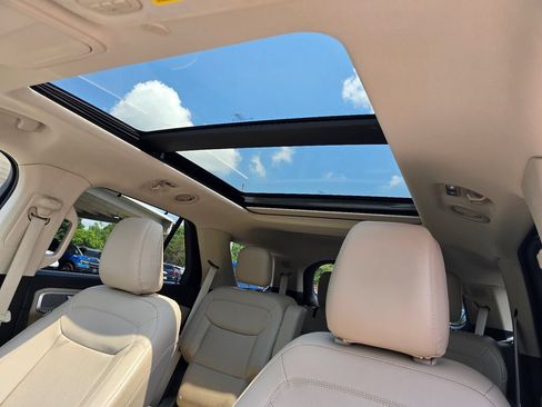 Used 2023 Ford Explorer Limited w/ Equipment Group 301A RWD image 7