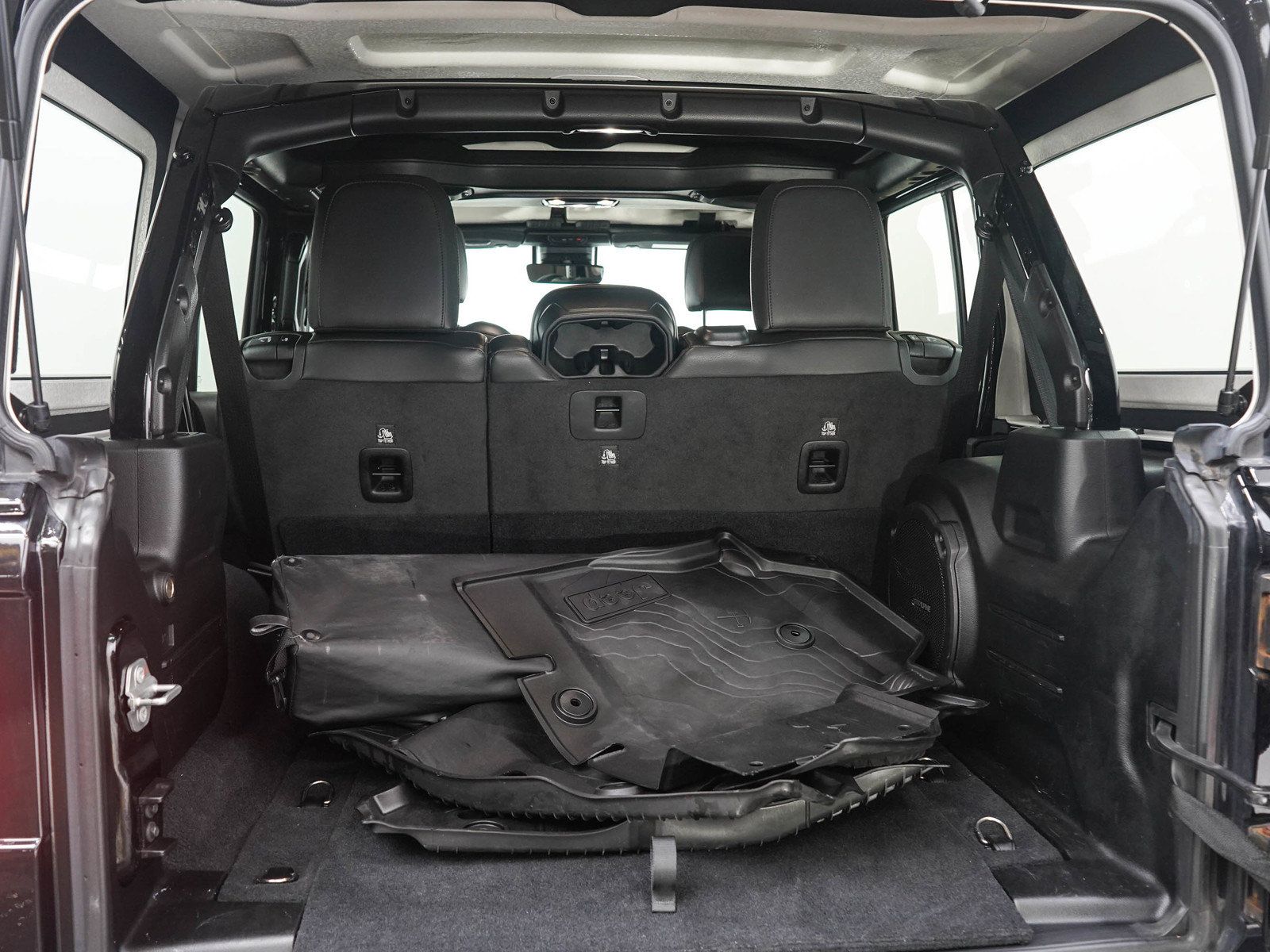 Used 2020 Jeep Wrangler Unlimited Sahara AWD/4WD image 9