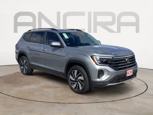 New 2025 Volkswagen Atlas SE FWD image 2