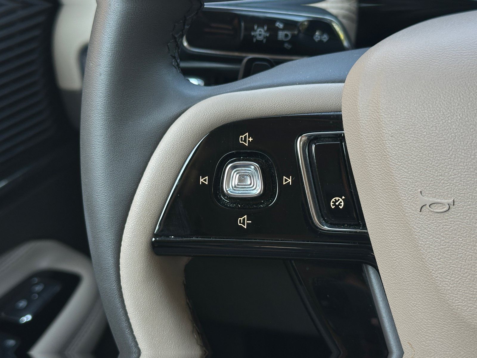 Used 2022 Lincoln Corsair FWD image 25