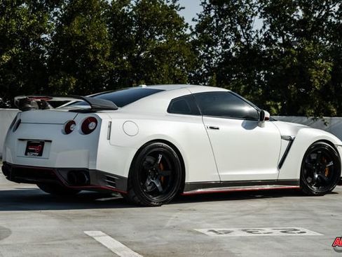 Used 2014 Nissan GT-R Premium image 5