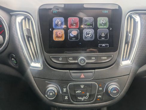 Used 2017 Chevrolet Malibu LT FWD image 13