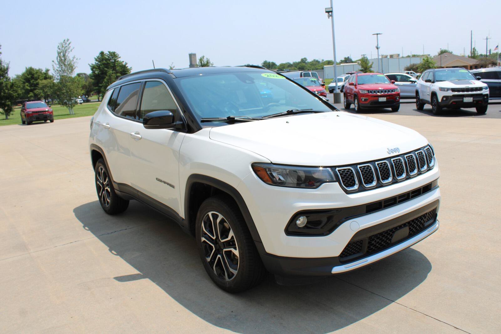 Used 2023 Jeep Compass Limited AWD/4WD image 5