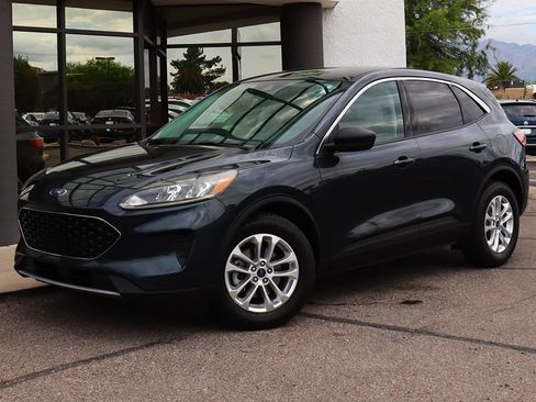 Used 2022 Ford Escape SE w/ Cold Weather Package FWD image 2