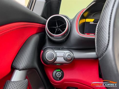 Used 2018 Ferrari 812 Superfast RWD image 18