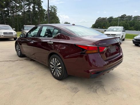 Used 2024 Nissan Altima 2.5 SV FWD image 3