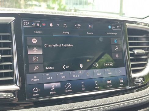 Used 2023 Chrysler Pacifica Limited FWD image 19
