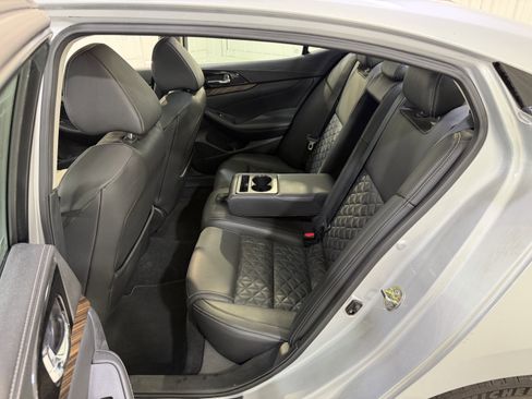 Used 2016 Nissan Maxima Platinum image 12