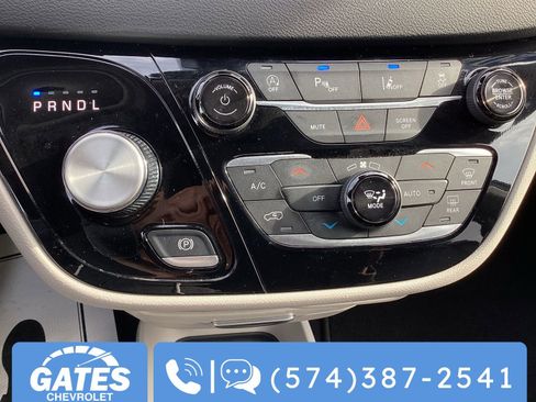 Used 2023 Chrysler Pacifica Touring-L image 26