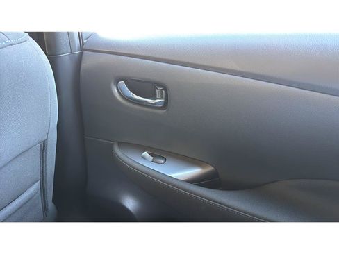 Used 2025 Nissan Leaf S FWD image 17