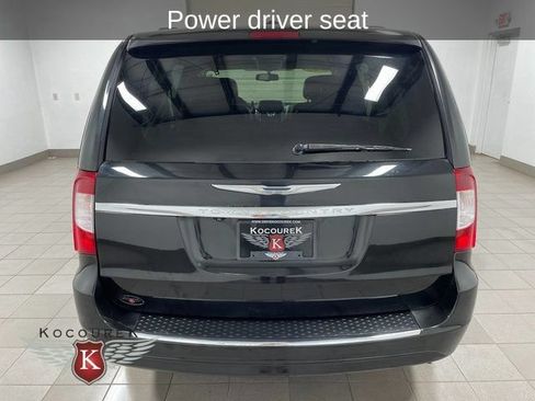 Used 2015 Chrysler Town & Country Touring FWD image 5
