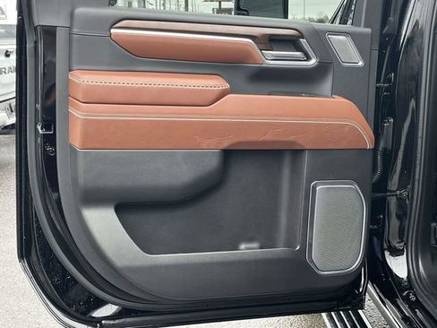 Used 2025 GMC Sierra 2500 Denali Ultimate image 17