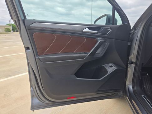 Used 2022 Volkswagen Tiguan SEL R-Line AWD/4WD image 12