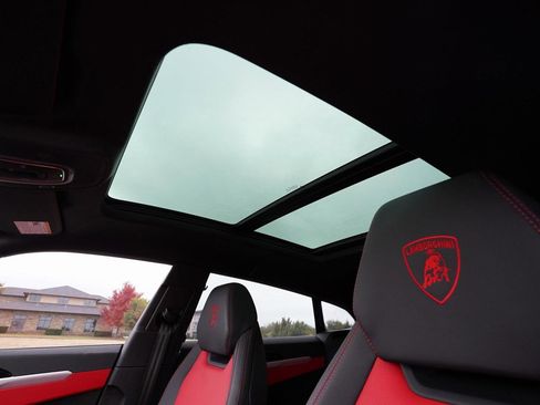 Used 2022 Lamborghini Urus AWD/4WD image 10