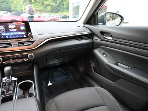Used 2024 Nissan Altima 2.5 SV image 13