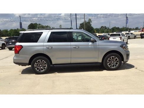 Used 2024 Ford Expedition XLT image 9