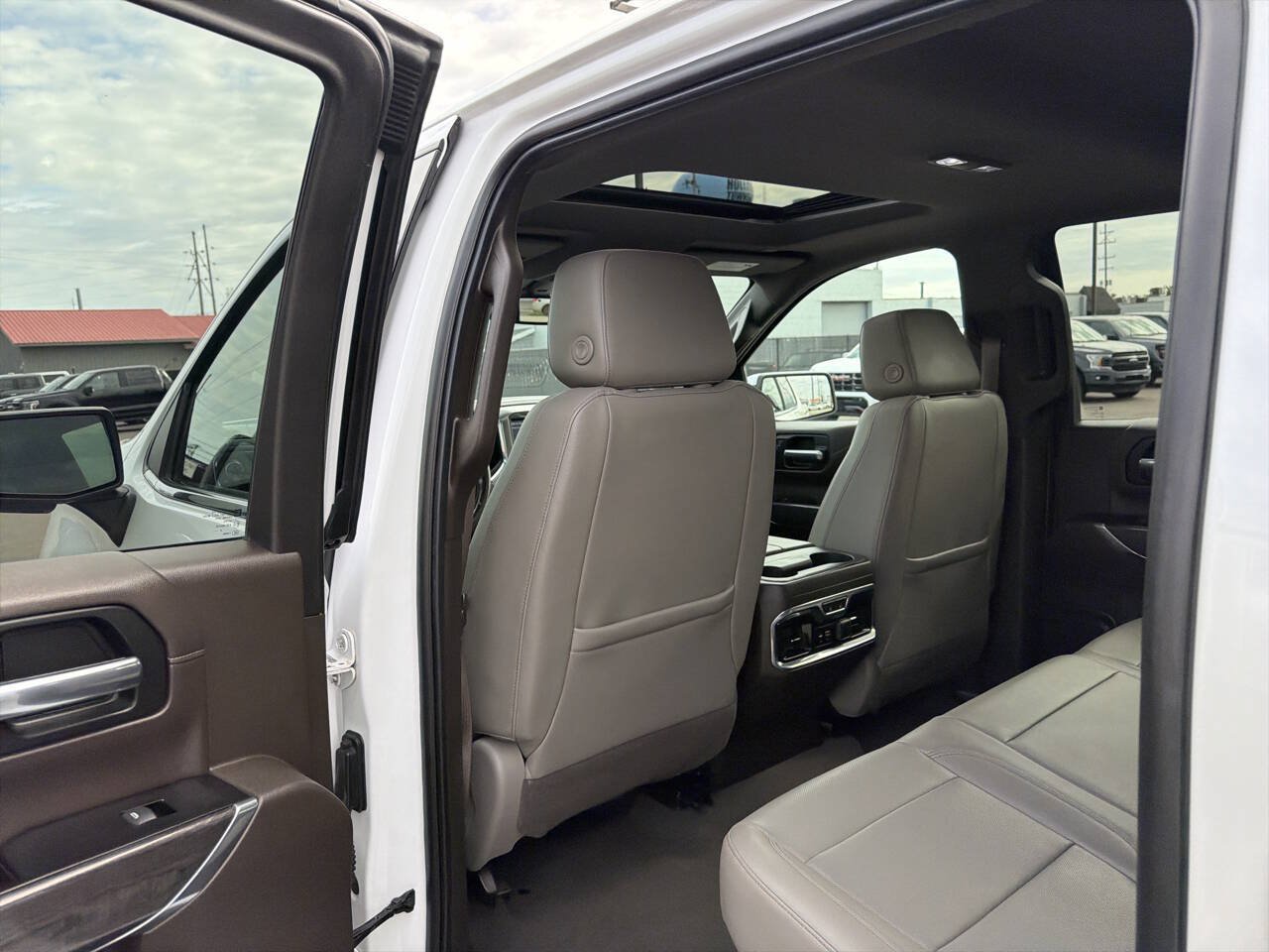 Used 2019 Chevrolet Silverado 1500 LTZ AWD/4WD image 16