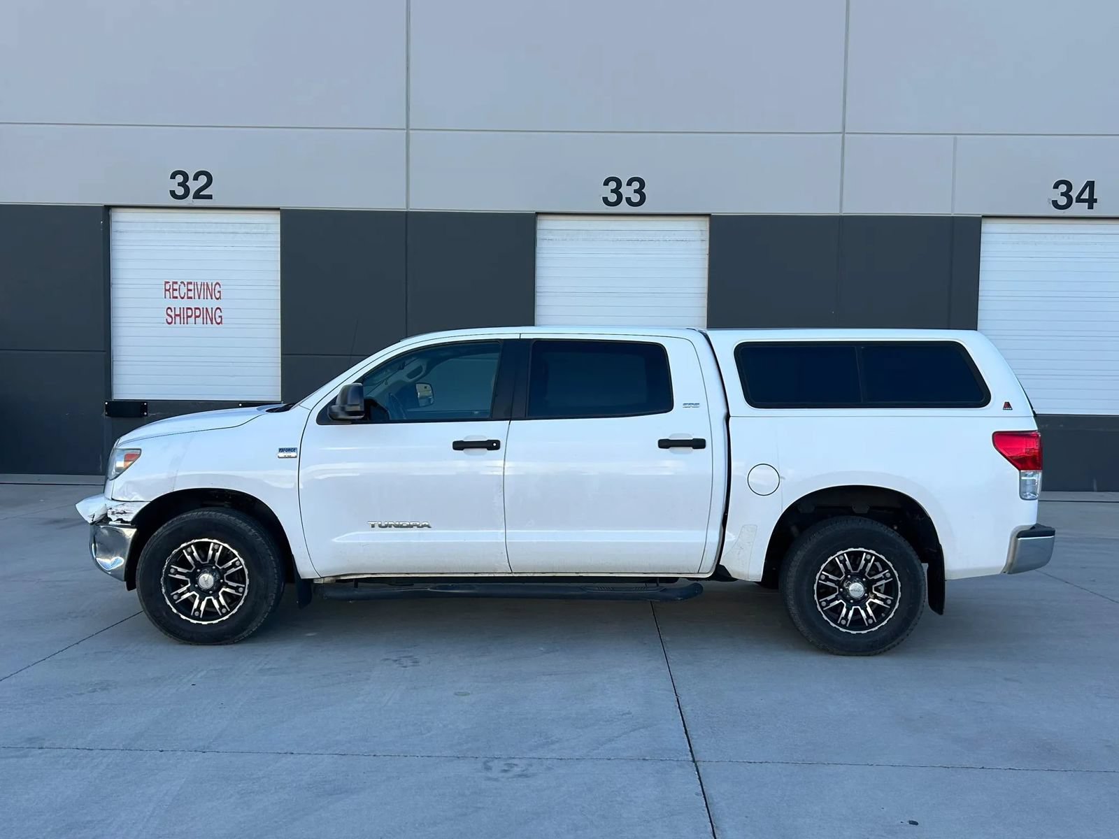 Used 2010 Toyota Tundra 4x4 CrewMax w/ SR5 Pkg image 2