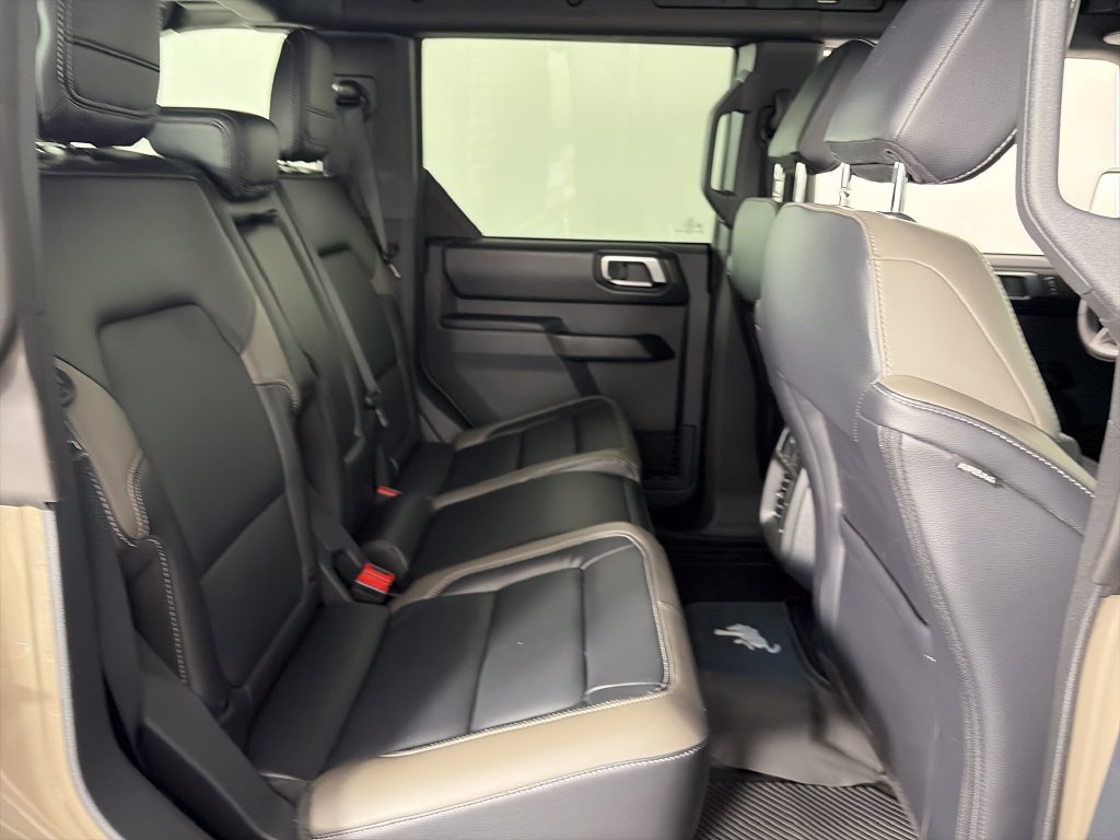 Certified 2025 Ford Bronco Outer Banks w/ Sasquatch Package AWD/4WD image 31