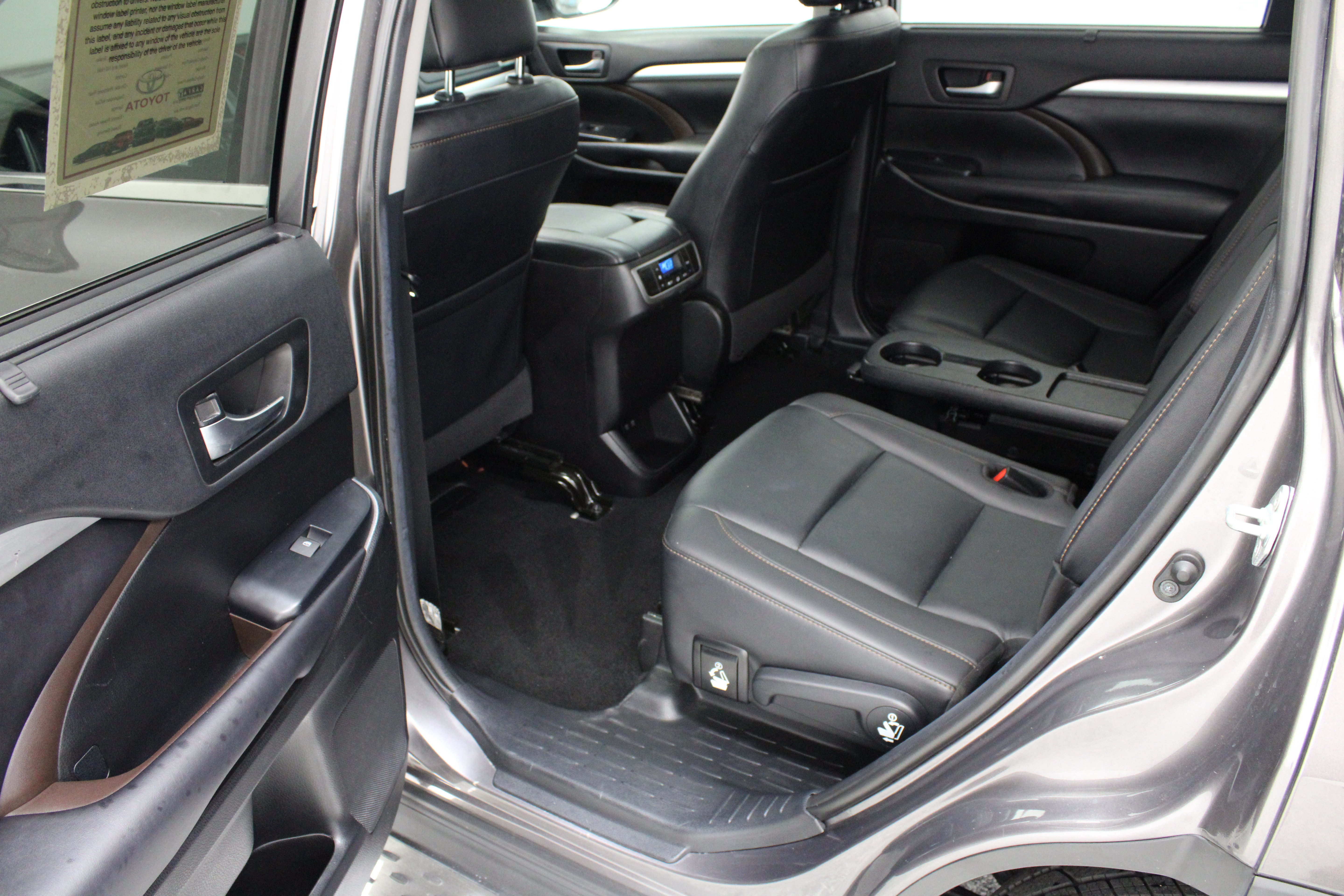 Used 2019 Toyota Highlander XLE FWD image 30