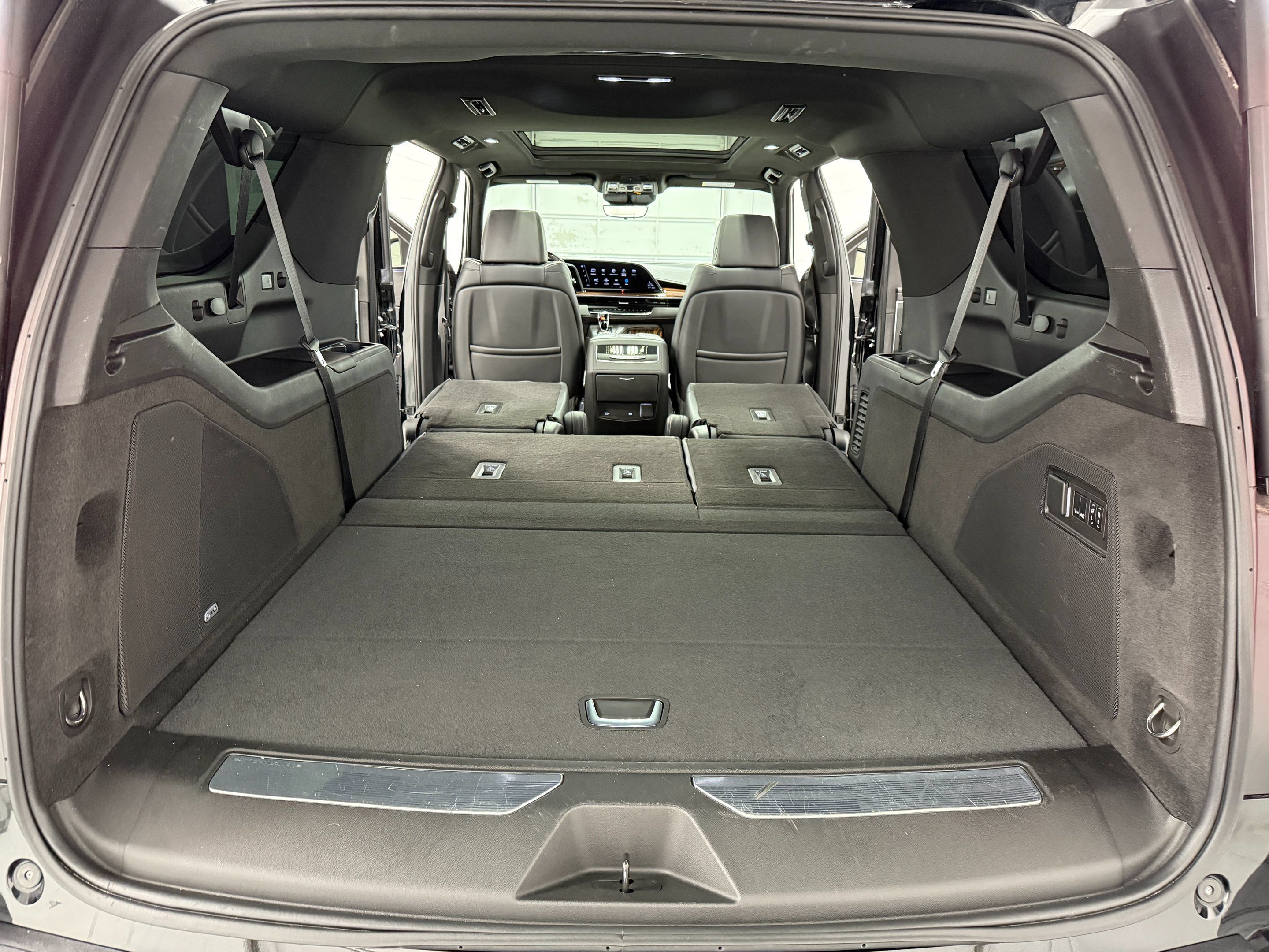 Used 2023 Cadillac Escalade ESV Premium Luxury AWD/4WD image 46