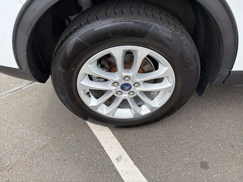 Used 2020 Ford Escape SE image 24