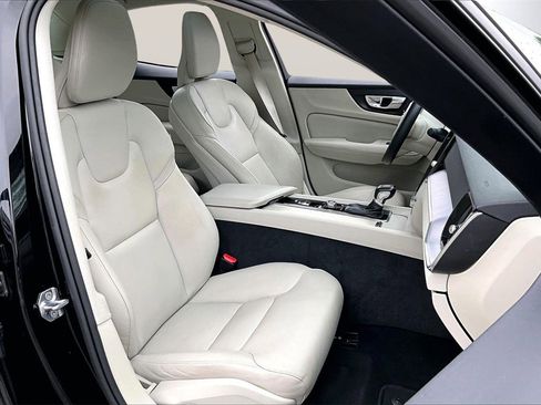 Used 2020 Volvo S60 T5 Momentum image 23