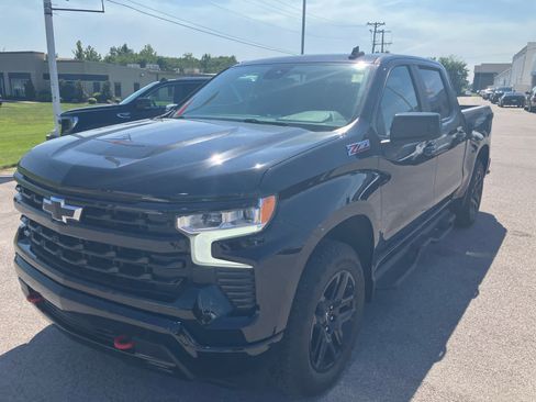 Used 2023 Chevrolet Silverado 1500 RST AWD/4WD image 3