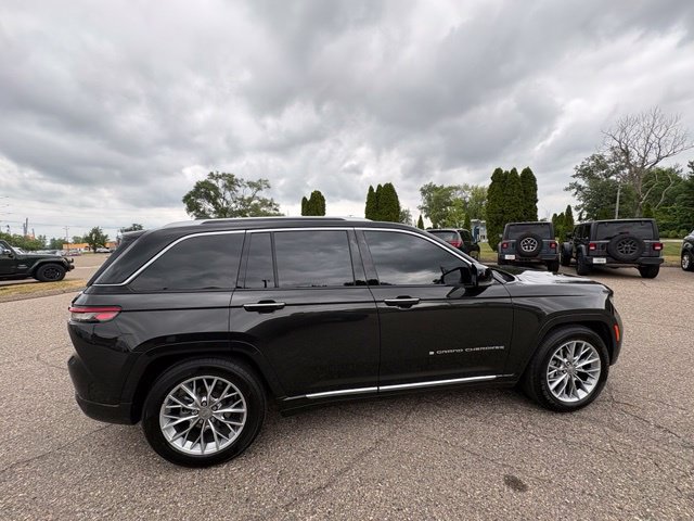 Used 2023 Jeep Grand Cherokee Summit AWD/4WD image 5