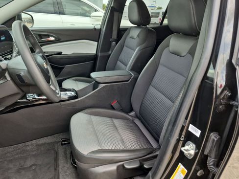 Used 2025 Chevrolet Trax LT FWD image 18