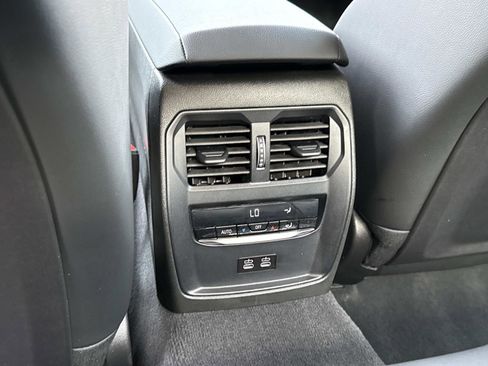 Certified 2025 BMW 330i xDrive Sedan w/ Convenience Package image 15