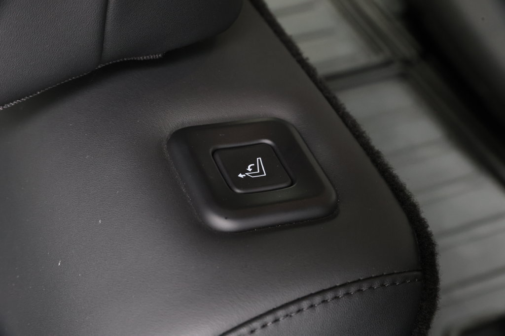 Used 2025 Hyundai Santa Fe Calligraphy AWD/4WD image 30