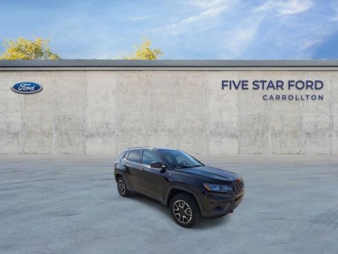 Used 2024 Jeep Compass Trailhawk image 2