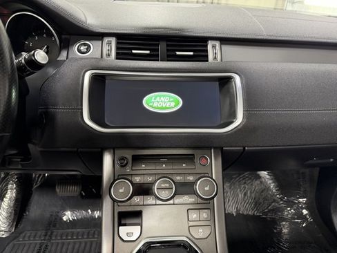 Used 2019 Land Rover Range Rover Evoque SE Dynamic image 17