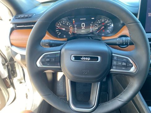 Used 2025 Jeep Compass Limited AWD/4WD image 10