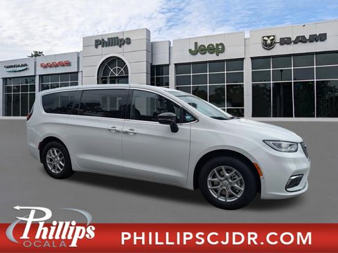 New 2026 Chrysler Pacifica Select FWD image 1