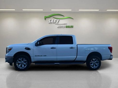Used 2017 Nissan Titan SV image 4