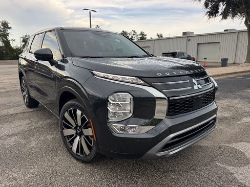 New 2025 Mitsubishi Outlander SE image 10