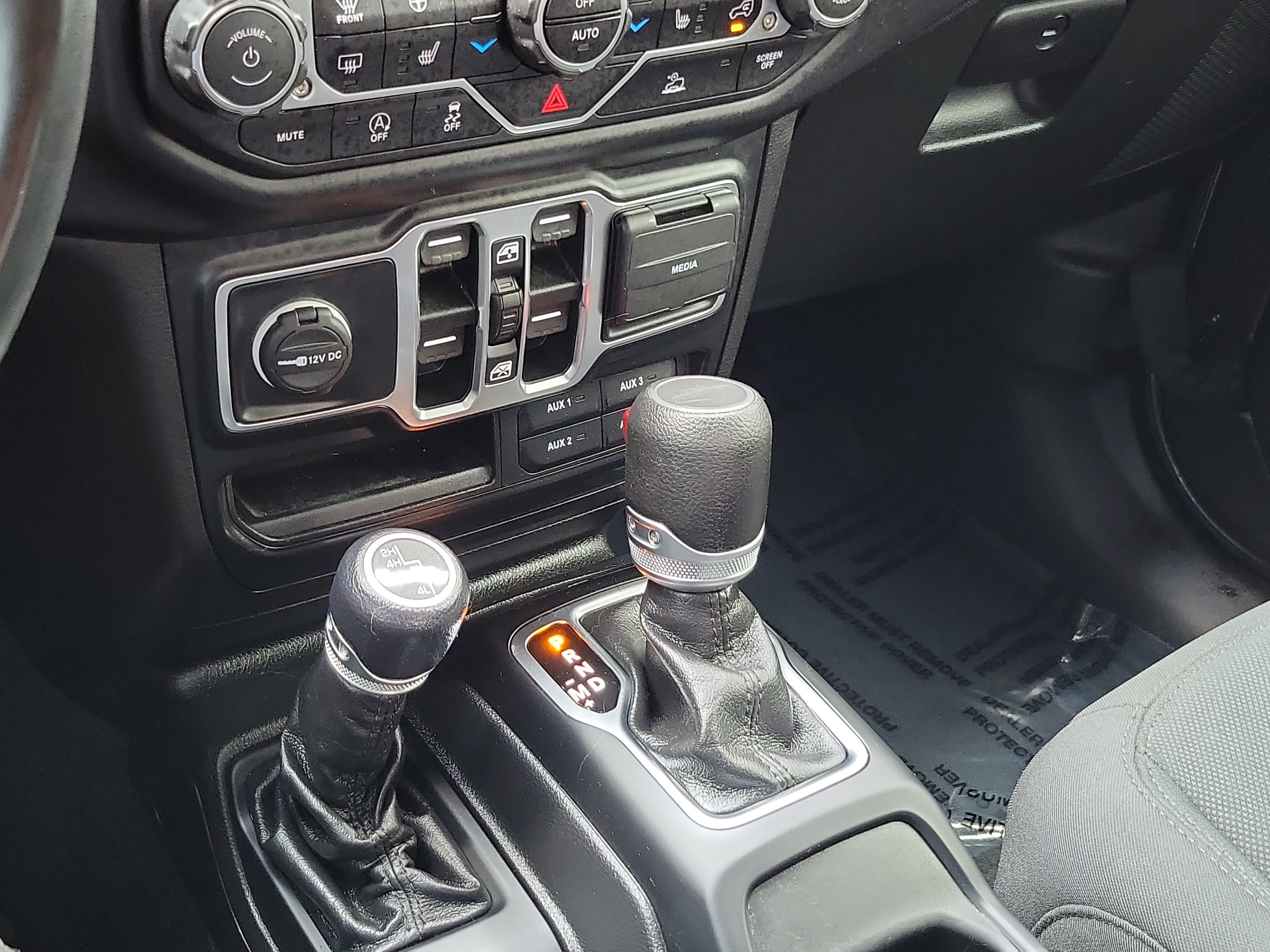 Used 2022 Jeep Gladiator Mojave AWD/4WD image 30