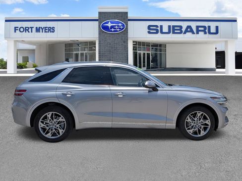 Used 2025 Genesis GV70 2.5T AWD/4WD image 3