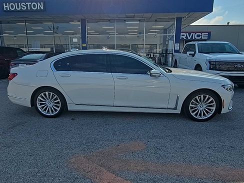 Used 2022 BMW 740i xDrive w/ Premium Package AWD/4WD image 8