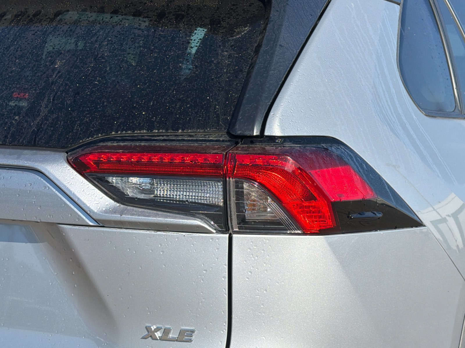 Used 2025 Toyota RAV4 XLE FWD image 37