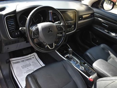 Used 2017 Mitsubishi Outlander SE AWD/4WD image 11
