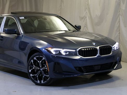 Used 2025 BMW 330i xDrive Sedan w/ Premium Package image 2