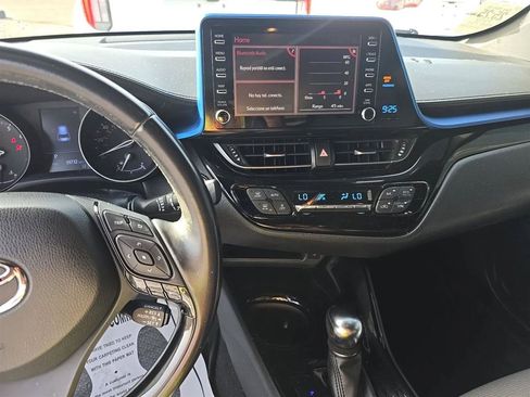 Used 2019 Toyota C-HR XLE FWD image 17