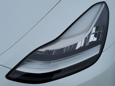 Used 2021 Tesla Model Y Long Range image 18