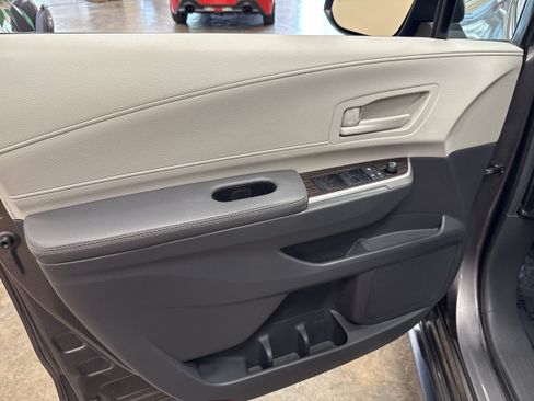 Used 2023 Toyota Sienna LE FWD image 37