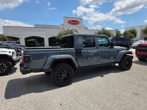Used 2024 Jeep Gladiator Sport AWD/4WD image 13